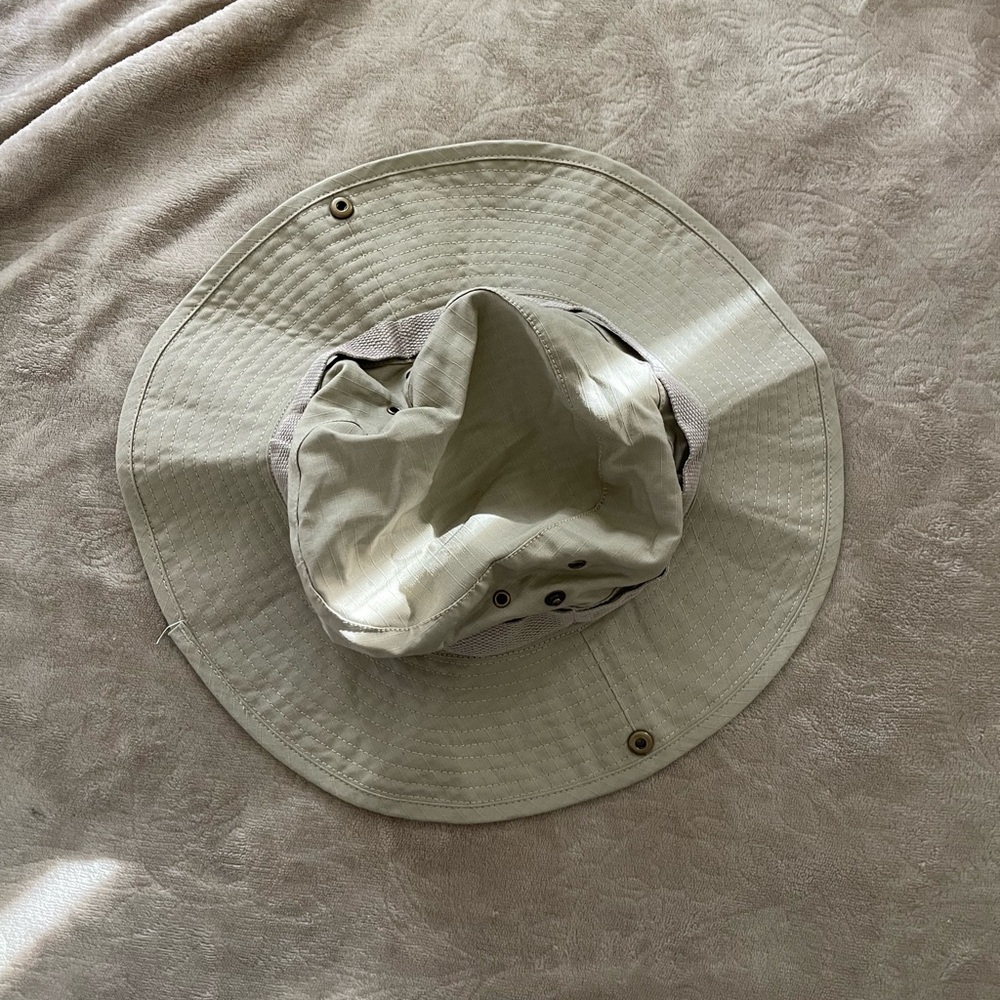 Swiss Tech Black and Cream Bucket Hat